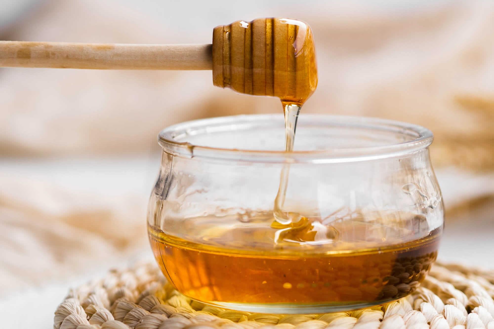 Miel de abeja: el energético natural y delicioso para impulsar tu día
